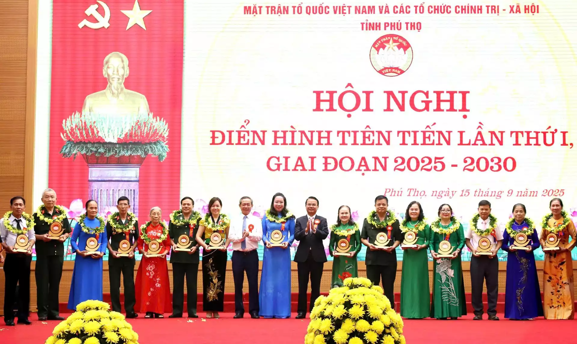 Phú Thọ tôn vinh, biểu dương 298 điển hình tiên tiến